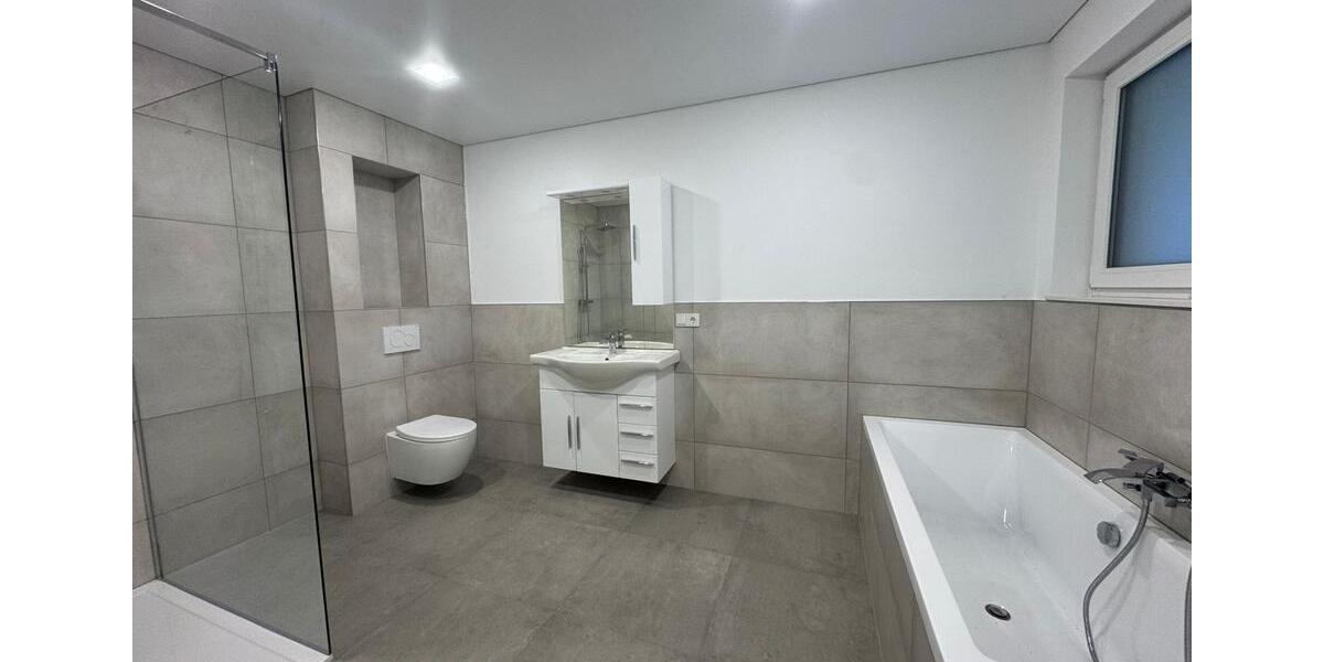 IK | Grieß – Neu sanierte, sehr schöne Wohnung mit hellen Räumen! 5 zimmer