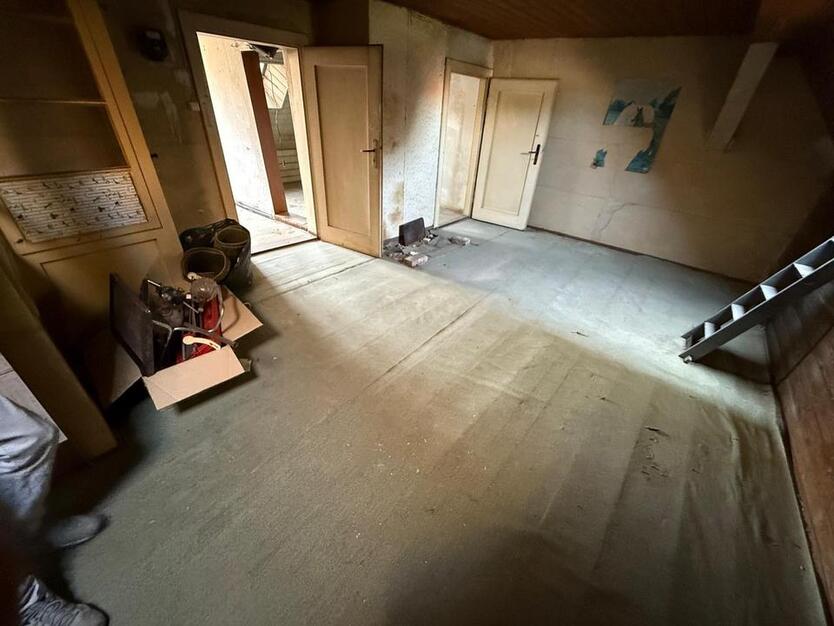 Stadthaus mit Potenzial f. Handwerker Mehrgenerationen WG möglich zimmer