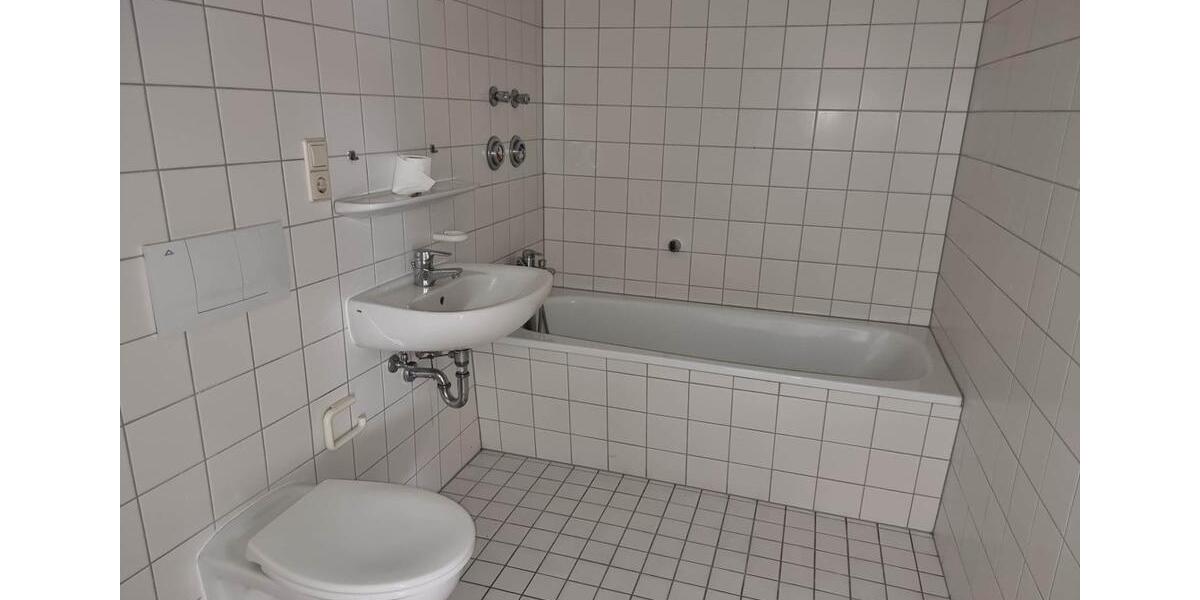 Dachgeschoßwohnung Rötha - 4 Zimmer, 127 m&sup2;, 1.260&euro; | Angebot:24548496