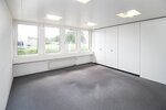 Attraktive GewerbeImmobilie mit großer Produktionshalle & Büroflächen - Teilflächen möglich!