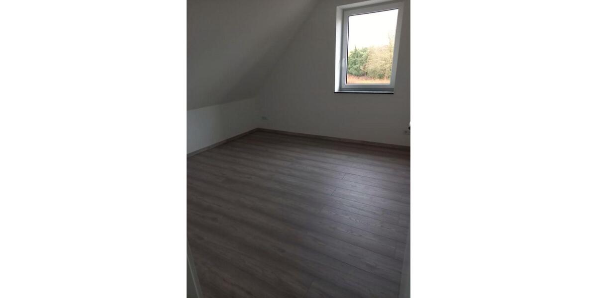 Dachgeschoßwohnung Büdelsdorf - 2 Zimmer, 38 m&sup2;, 478&euro; | Angebot:25992575