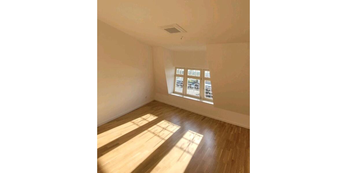 Dachgeschoßwohnung Halle (Saale) Am Wasserturm/Thaerviertel - 4 Zimmer, 143 m&sup2;, 1.720&euro; | Angebot:26001816