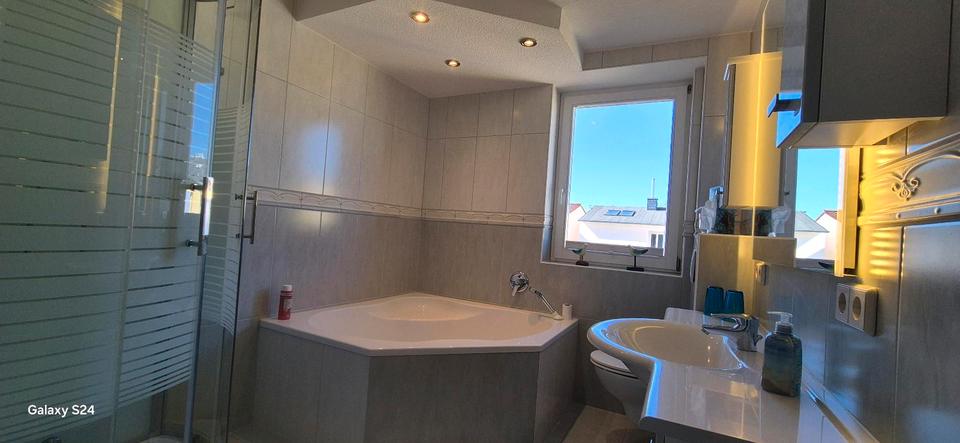 Etagenwohnung Rostock Hohe Düne - 4 Zimmer, 110 m&sup2;, 2.200&euro; | Angebot:25995094