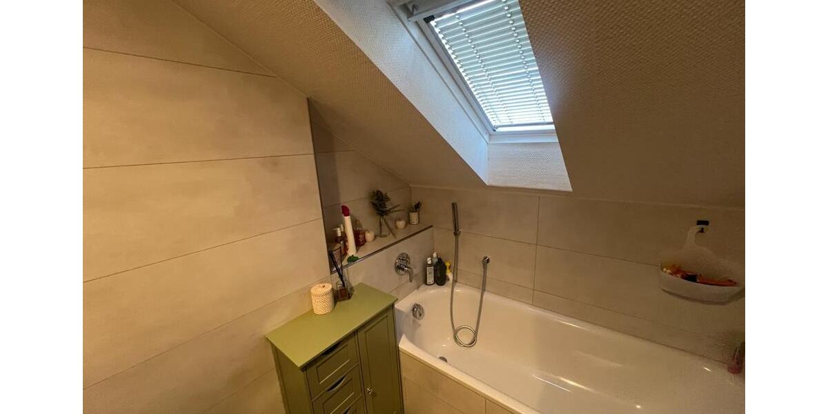 Gemütliche 3‑Zimmer-Dachgeschosswohnung – 98 m² – ab März 3 zimmer