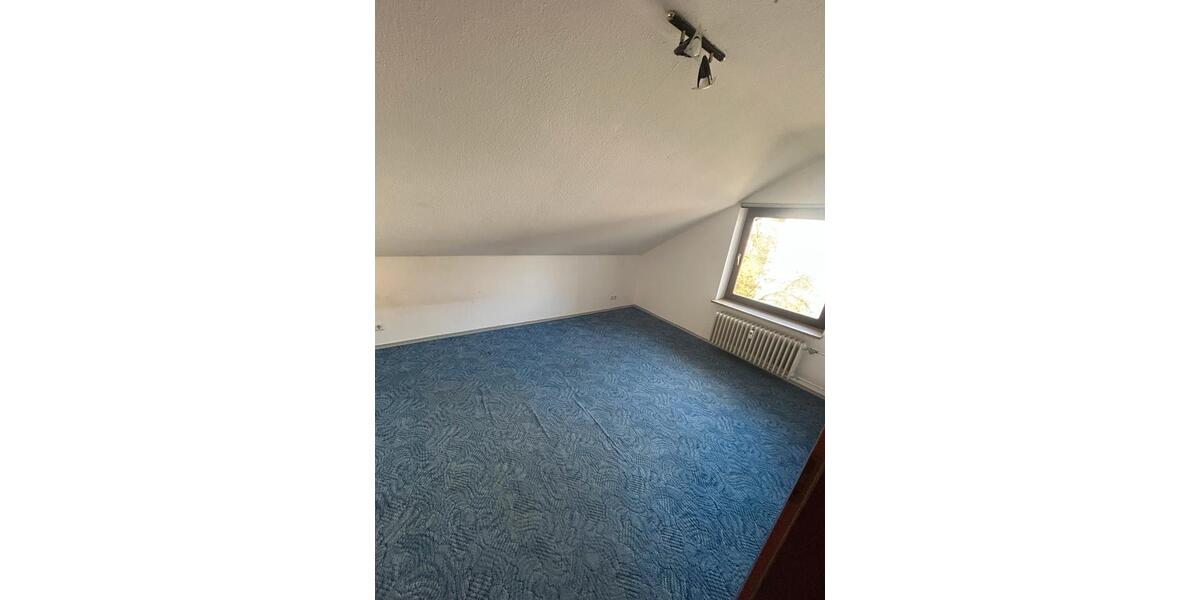 Dachgeschoßwohnung Schwabach - 4 Zimmer, 90 m&sup2;, 1.050&euro; | Angebot:24812535