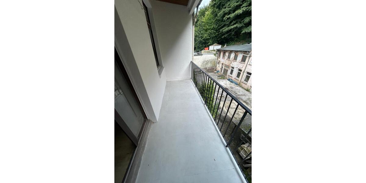 **Kernsaniertes WG-Zimmer mit Einbauküche und Balkon in Wuppertal** 1 zimmer