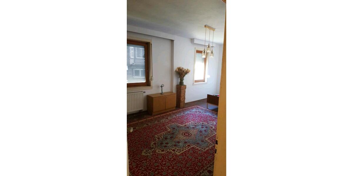 Etagenwohnung Neuhaus am Rennweg - 4 Zimmer, 100 m&sup2;, 400&euro; | Angebot:26289124