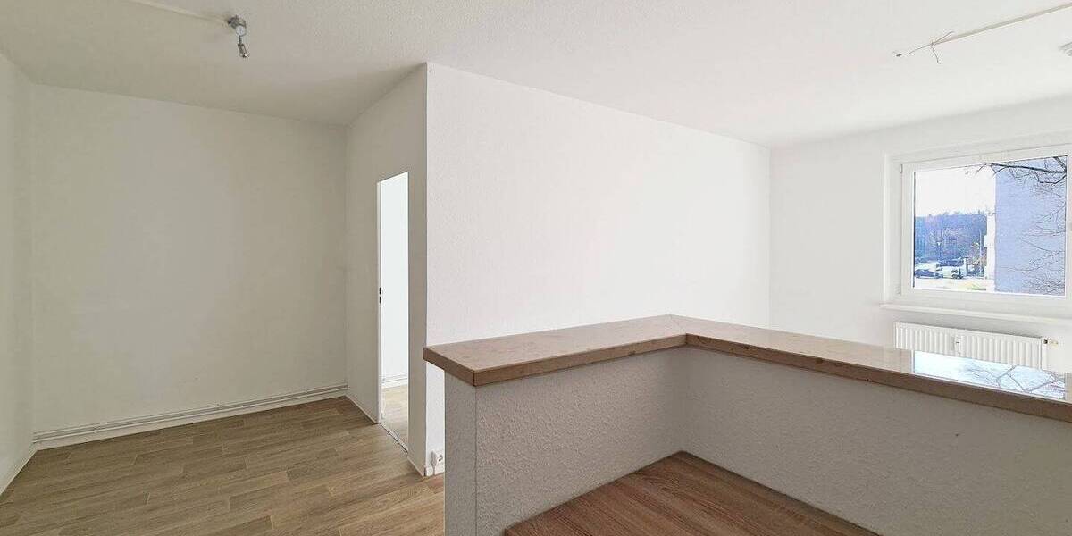 moderne Balkonwohnung mit Einbauküche im bequemen 2. OG 4 zimmer