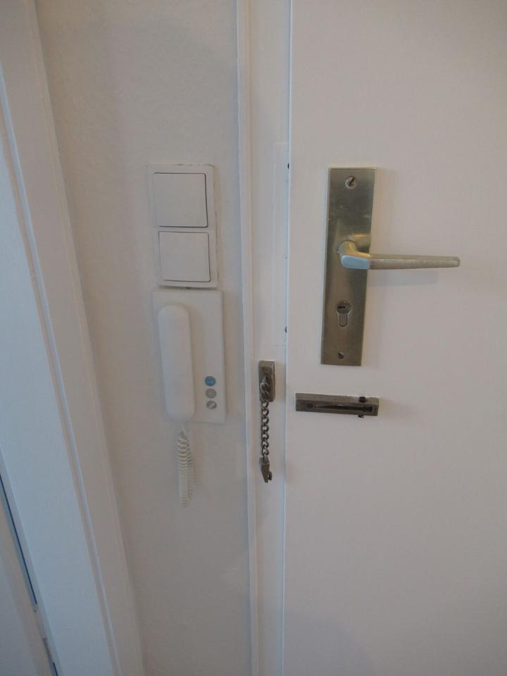 Uninähe. 2 -Zi.- Whg. mit Balkon und EBK. Prima Lage in Herrenhausen. zimmer