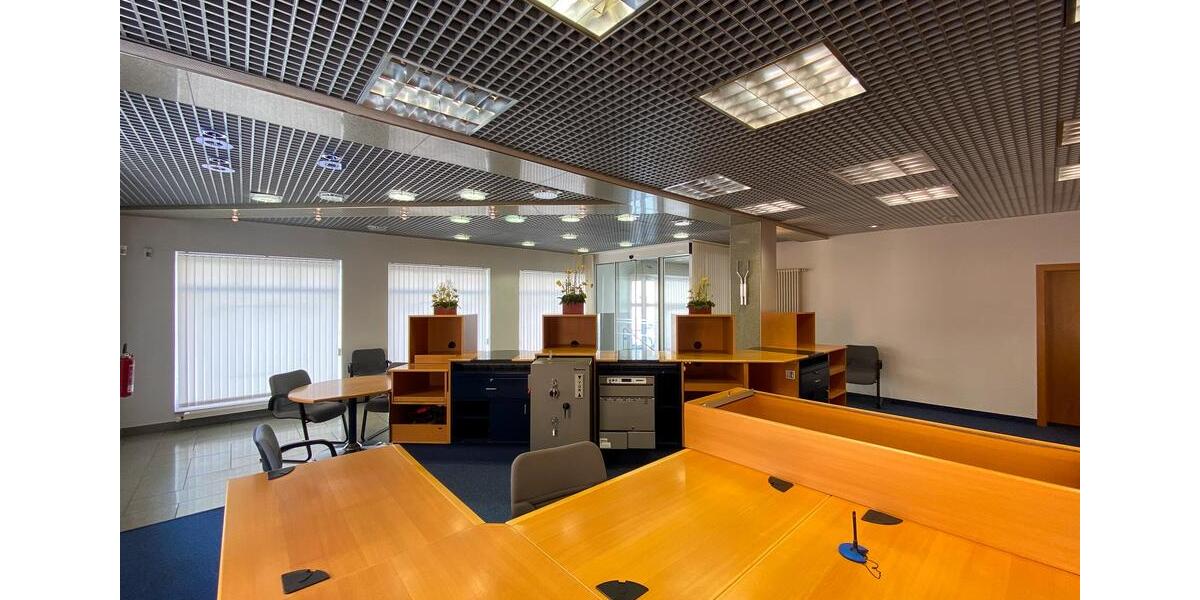 Großzügige Gewerbefläche unweit des historischen Freyburger Marktplatzes! zimmer