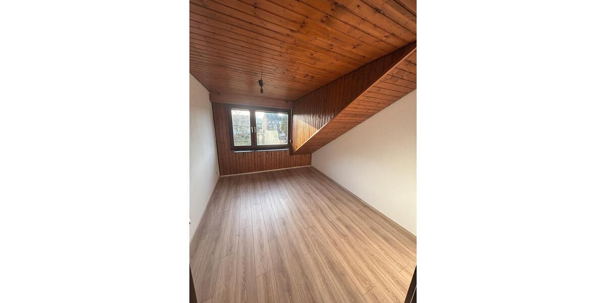 Dachgeschoßwohnung Mönchengladbach Süd - 3 Zimmer, 70 m&sup2;, 630&euro; | Angebot:24548426