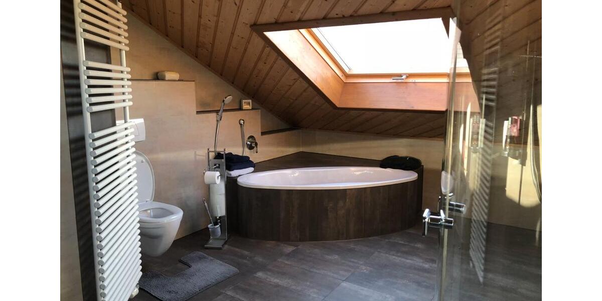 Dachgeschoßwohnung Sulz am Neckar - 3 Zimmer, 100 m&sup2;, 810&euro; | Angebot:26006355