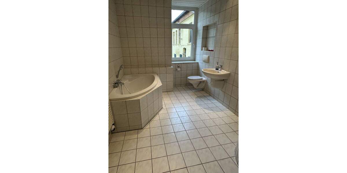 Etagenwohnung Lützen - 4 Zimmer, 110 m&sup2;, 850&euro; | Angebot:23957749