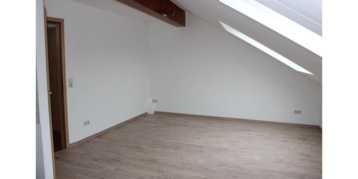 Dachgeschoßwohnung Döbeln - 2 Zimmer, 36 m&sup2;, 250&euro; | Angebot:26563583