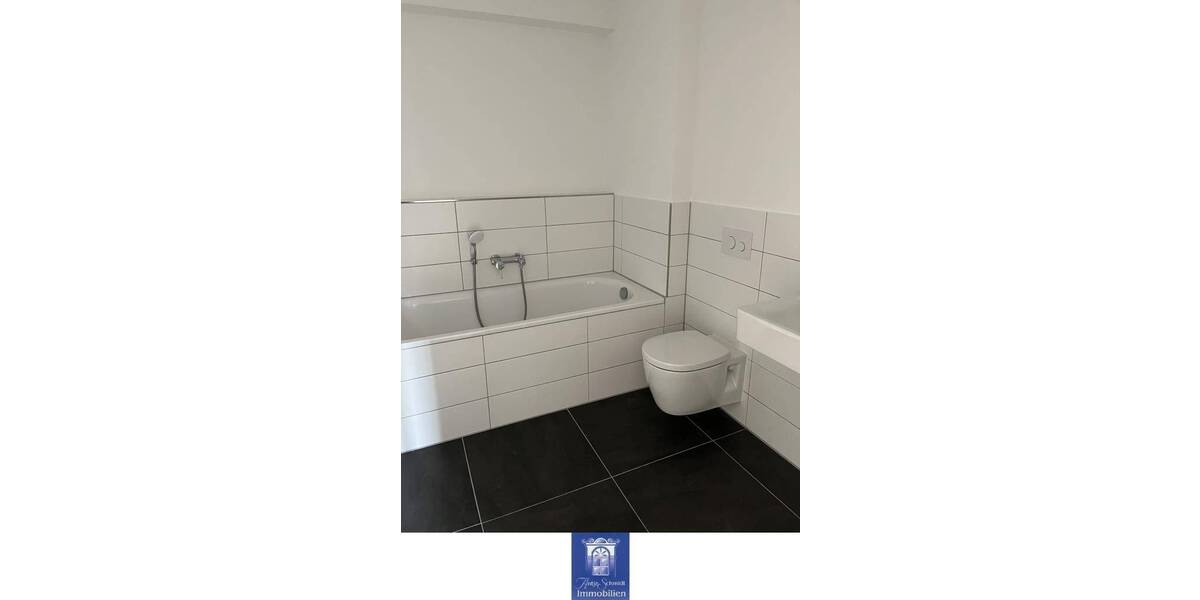 Etagenwohnung Dresden Innere Altstadt - 3 Zimmer, 101 m&sup2;, 1.325&euro; | Angebot:26835564