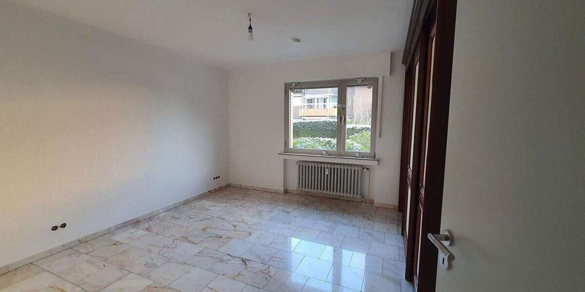 Etagenwohnung Duisburg Rahm - 4 Zimmer, 130 m&sup2;, 1.695&euro; | Angebot:25854102