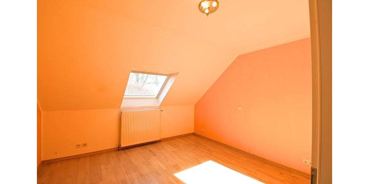Dachgeschoßwohnung Wiefelstede - 4 Zimmer, 109 m&sup2;, 850&euro; | Angebot:26531315