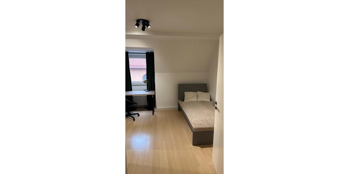 Etagenwohnung Augsburg Innenstadt - 3 Zimmer, 14 m&sup2;, 495&euro; | Angebot:24997175