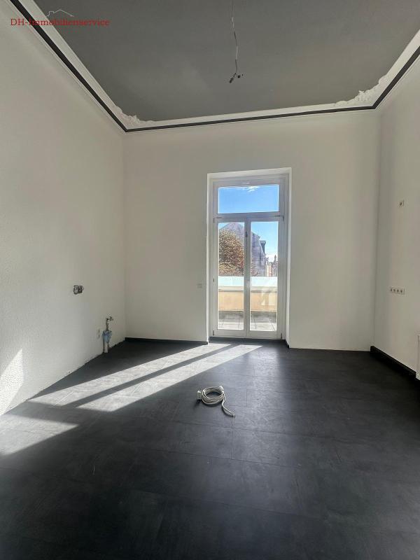 Luxuriöse 4-Raum-Wohnung mit ca. 154 m², Whirl-Poolwanne & einem gepflegten Garten in zentraler Lage von Meerane