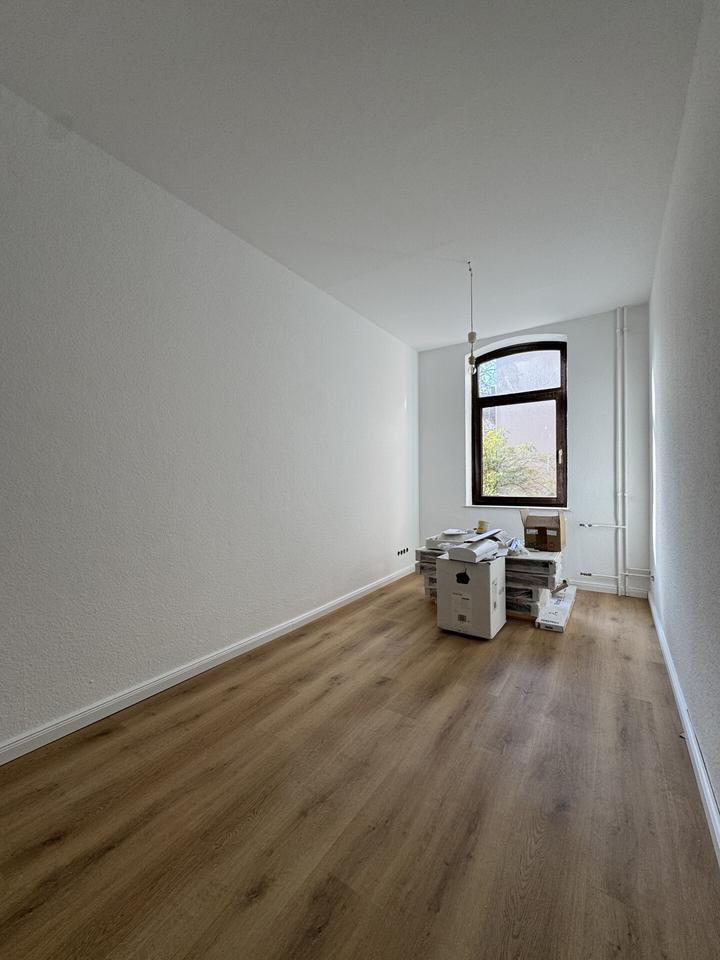 Ihr neues IMMOBILIEN QUARTIER: Sanierte 3,5-Zimmer Wohnung im 1. OG in Linden mit Tageslichtbad zimmer
