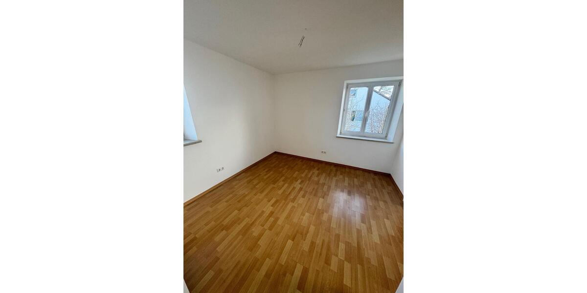 Etagenwohnung Dillingen an der Donau - 4 Zimmer, 105 m&sup2;, 945&euro; | Angebot:24351033