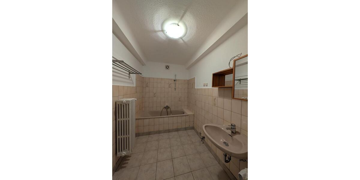 Zentral gelegene 4-Zimmer-Wohnung in SB St. Johann-sofort frei 4 zimmer