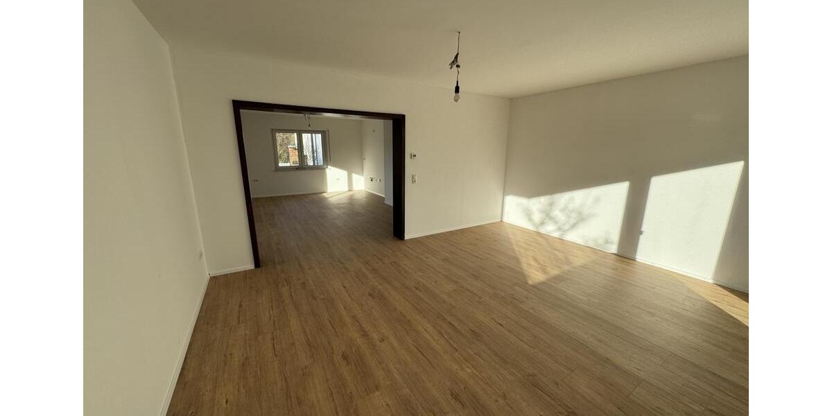 Erdgeschoßwohnung Schwebheim - 5 Zimmer, 107 m&sup2;, 1.350&euro; | Angebot:26039166