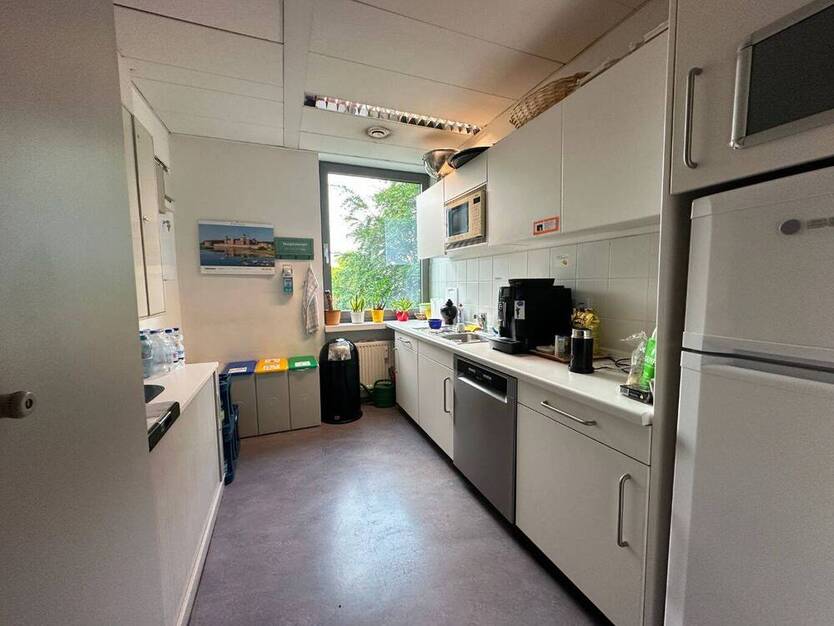 2 X 16 qm + 6 X 24 qm mit USM-Haller Möbeln ! - All-in-Miete