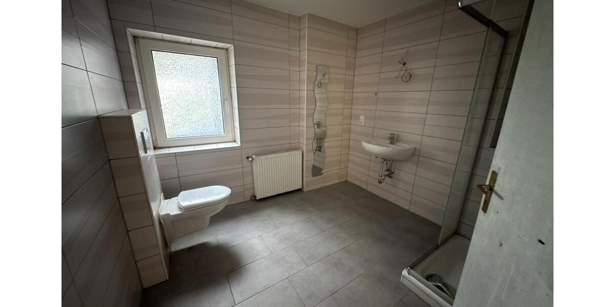 Etagenwohnung Saterland - 4 Zimmer, 150 m&sup2;, 1.000&euro; | Angebot:25351474