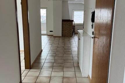 Wunderschöne Dachgeschosswohnung mit Balkon & Kamin zu vermieten! 2 zimmer