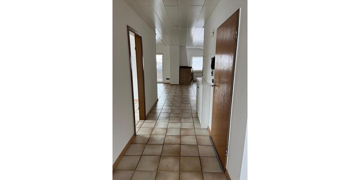 Wunderschöne Dachgeschosswohnung mit Balkon & Kamin zu vermieten! 2 zimmer