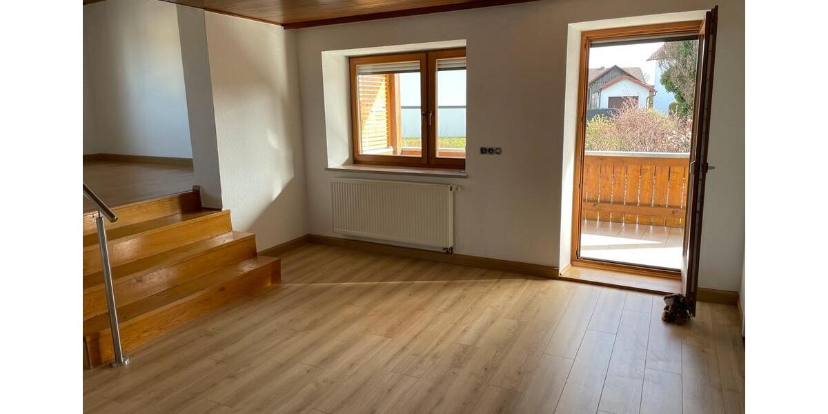 Etagenwohnung Deggendorf - 4 Zimmer, 90 m&sup2;, 720&euro; | Angebot:26247651