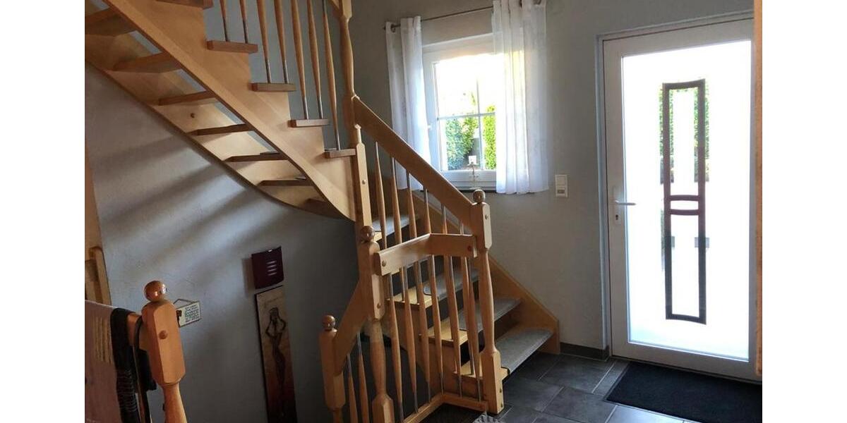 Einfamilienhaus Einbeck - 7 Zimmer, 220 m&sup2;, 1.890&euro; | Angebot:24976077