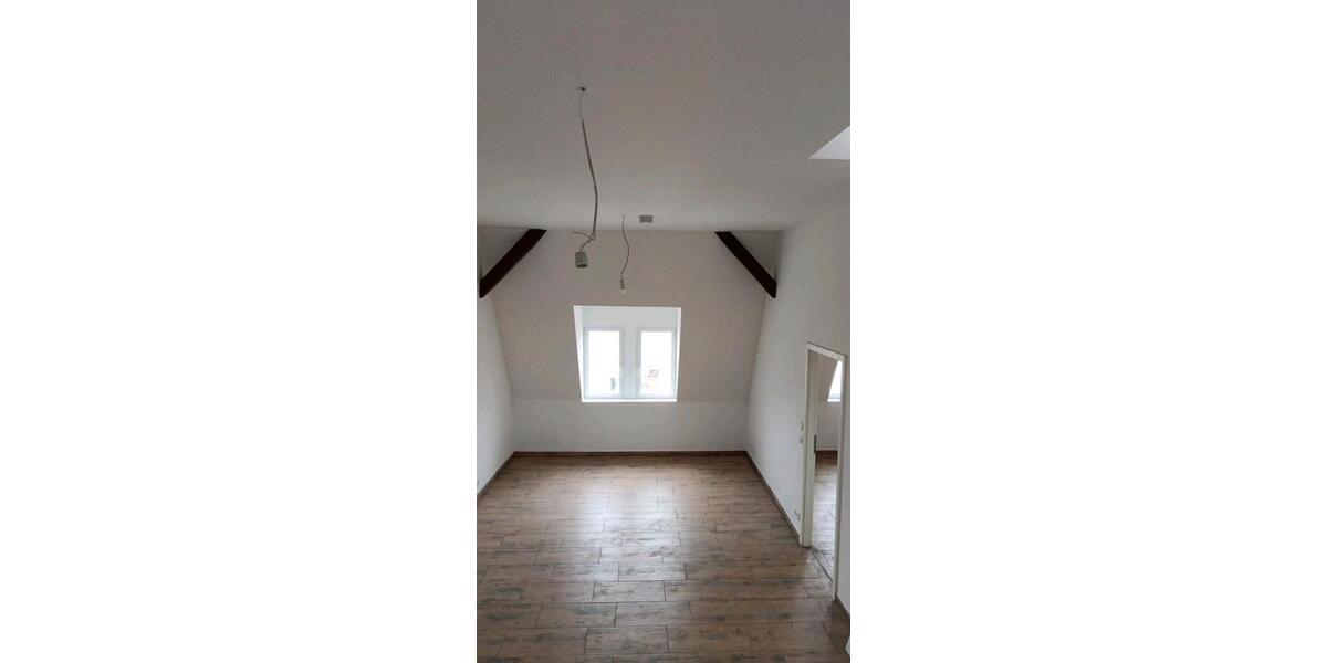 Dachgeschoßwohnung Forchheim - 5 Zimmer, 105 m&sup2;, 900&euro; | Angebot:26021077