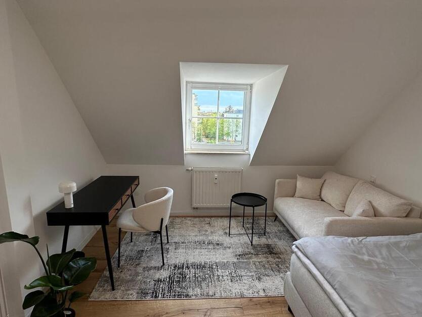Traumhaftes, voll möbliertes WG-Zimmer (3er-WG) mit großem Garten