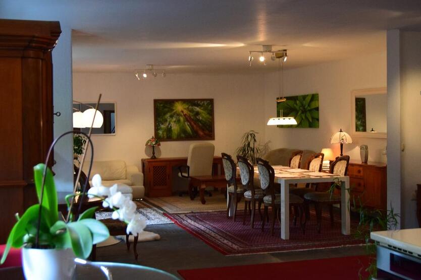 3,5 Zimmerwohnung mit großem Südbalkon möbliert Nähe Hauptstraße