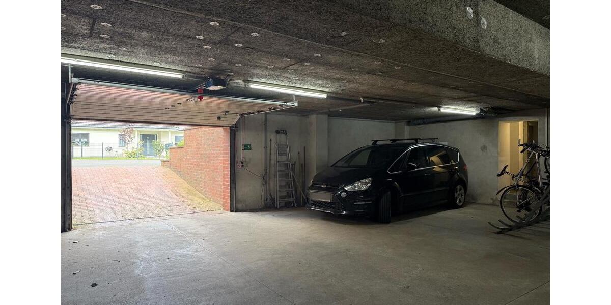 Dachgeschoßwohnung Ahrensfelde - 3 Zimmer, 93 m&sup2;, 1.300&euro; | Angebot:25895326