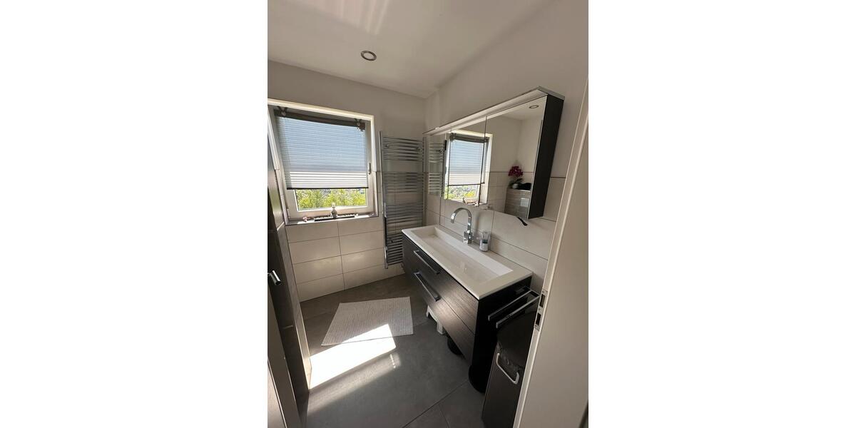 Einfamilienhaus Bergneustadt - 5 Zimmer, 180 m&sup2;, 1.700&euro; | Angebot:25998375