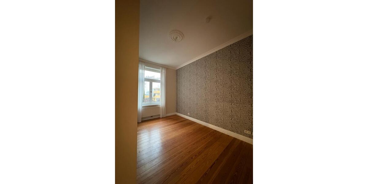 Hochparterre Wiesbaden Klarenthal - 4 Zimmer, 132 m&sup2;, 1.980&euro; | Angebot:25045916