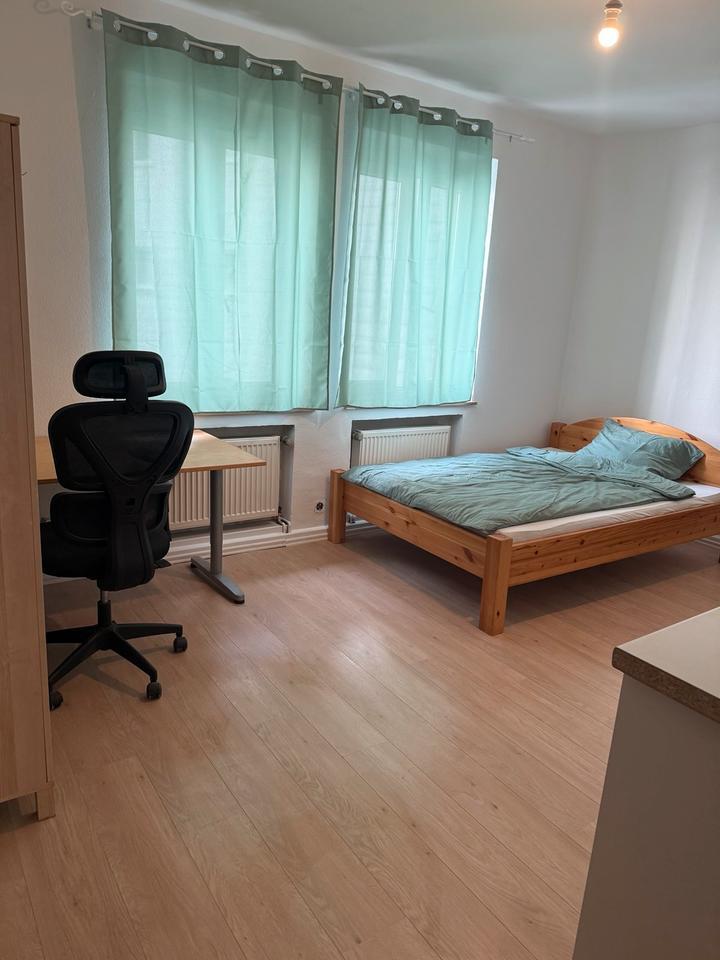 Voll Möbliertes Wg Zimmer mit eigener Küche & Bad