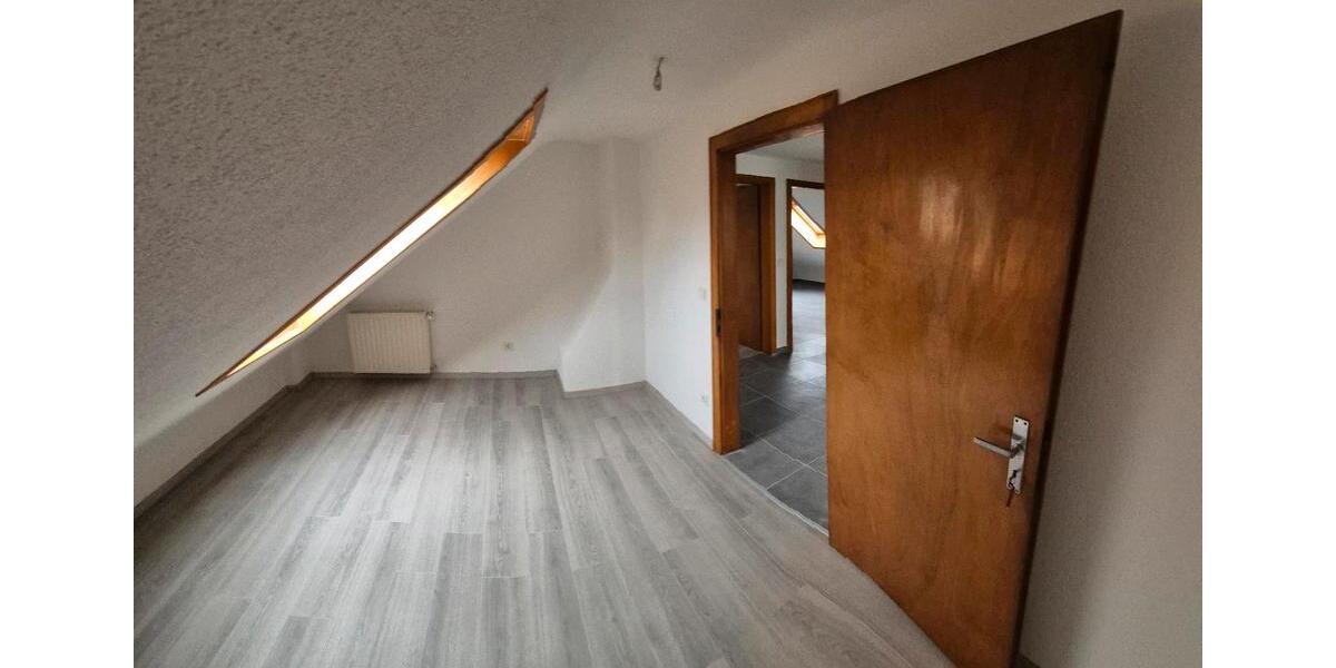 Dachgeschoßwohnung Saarbrücken West - 3 Zimmer, 50 m&sup2;, 600&euro; | Angebot:26536779