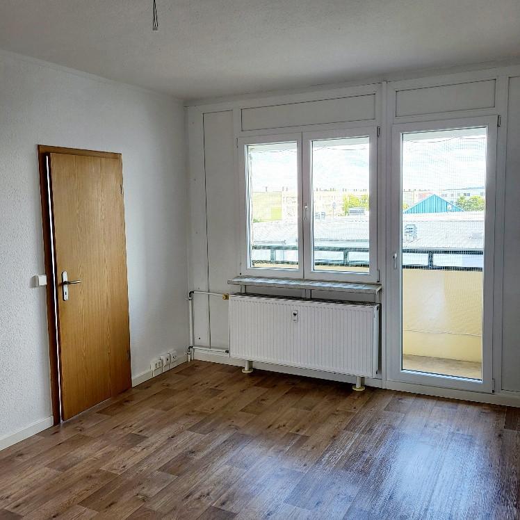 Geräumige 3-Raum-Wohnung mit großem Badezimmer zimmer