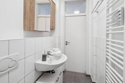1-Zimmer-Wohnung mit TV, Wlan und Blick ins Grüne sowie Doppelbett, Küche, DuscheWc, Waschmaschine, Trockner zimmer