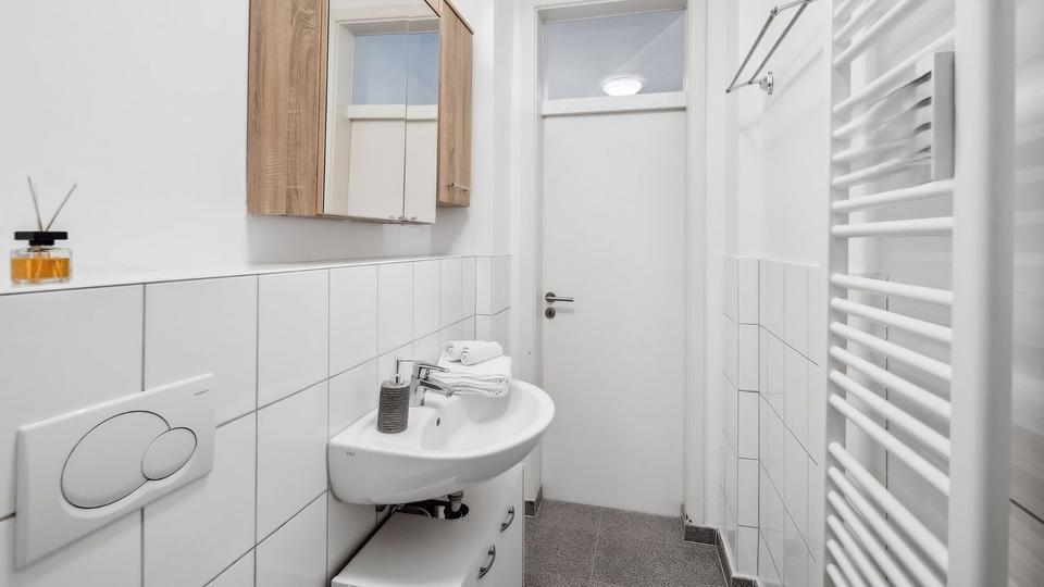 1-Zimmer-Wohnung mit TV, Wlan und Blick ins Grüne sowie Doppelbett, Küche, DuscheWc, Waschmaschine, Trockner zimmer