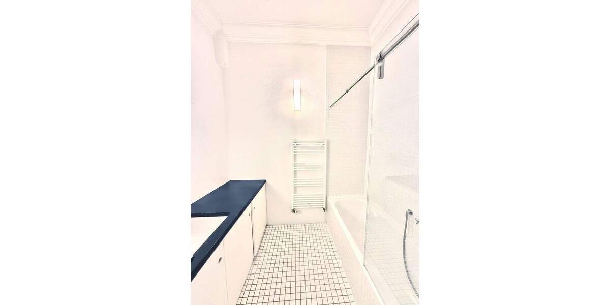 Lehel am Isartor. Zentrale Bestlage. Neu hochwertig möblierte 4 Zimmer. Großer Garten. Ab 3 Monate 4 zimmer