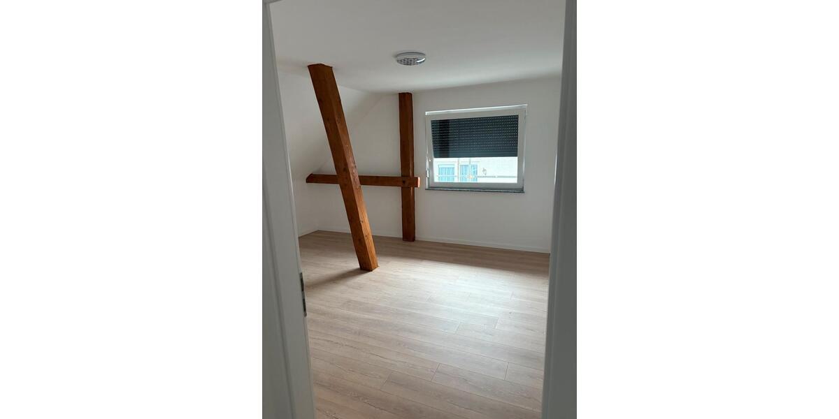 Dachgeschoßwohnung Geislingen - 4 Zimmer, 115 m&sup2;, 980&euro; | Angebot:26018585