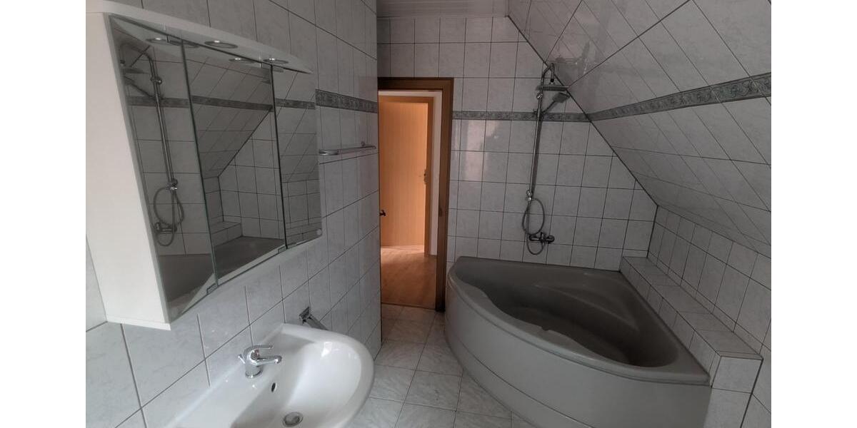 Einfamilienhaus Porta Westfalica - 4 Zimmer, 100 m&sup2;, 1.000&euro; | Angebot:25755306