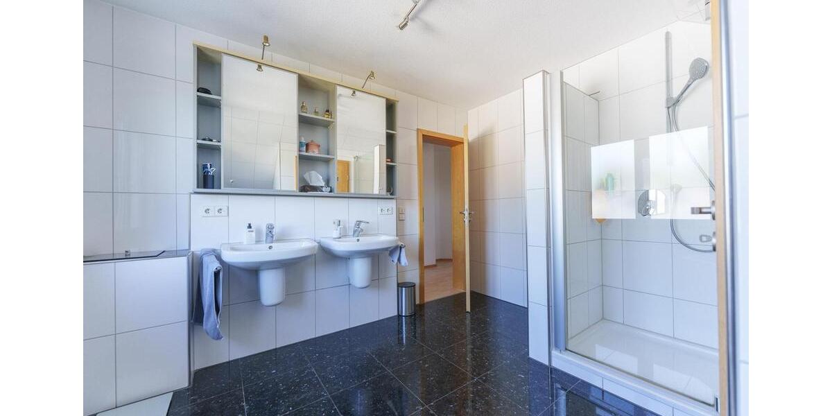 Einfamilienhaus Bad Friedrichshall - 6 Zimmer, 240 m&sup2;, 2.650&euro; | Angebot:25832076