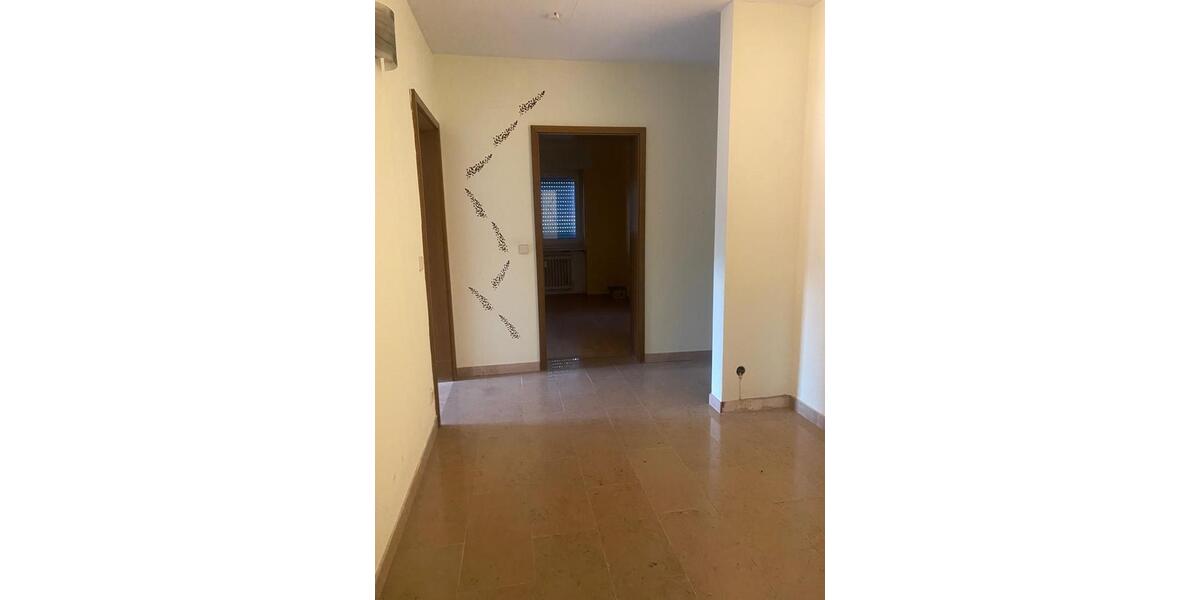 Etagenwohnung Laubach - 5 Zimmer, 140 m&sup2;, 1.000&euro; | Angebot:26479836
