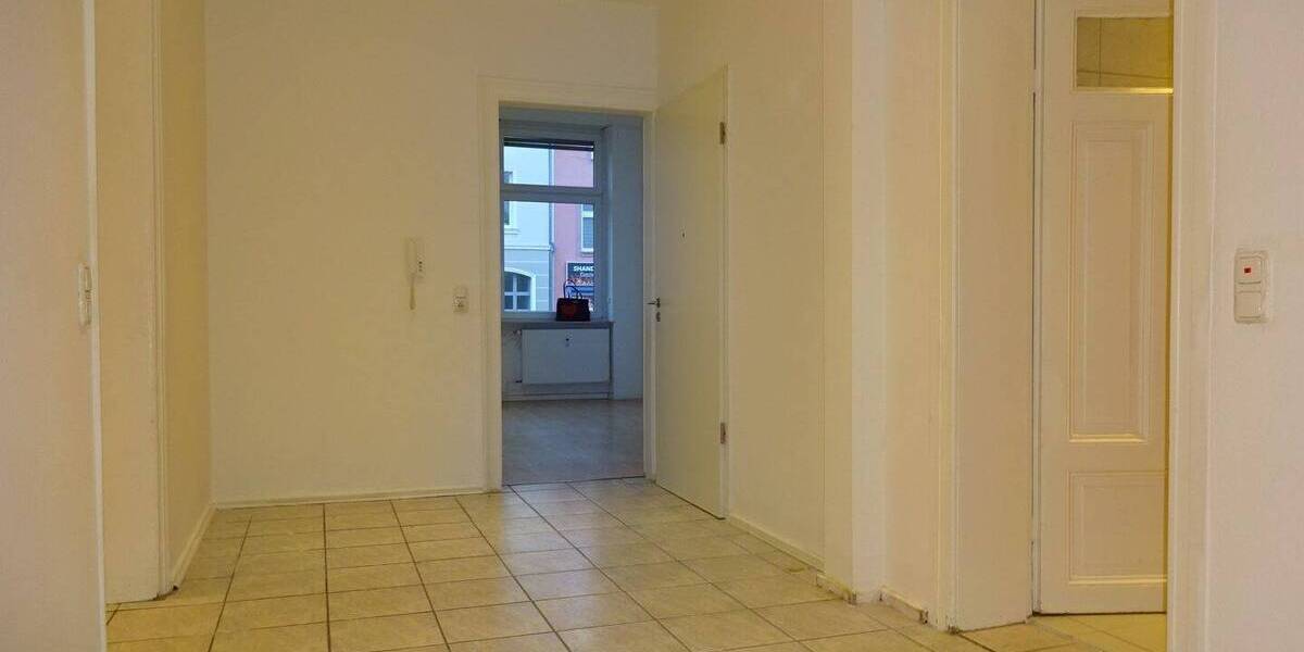 CHARMANTE, MODERNISIERTE ALTBAUWOHNUNG NÄHE POMPEJANUMSGARTEN 3 zimmer